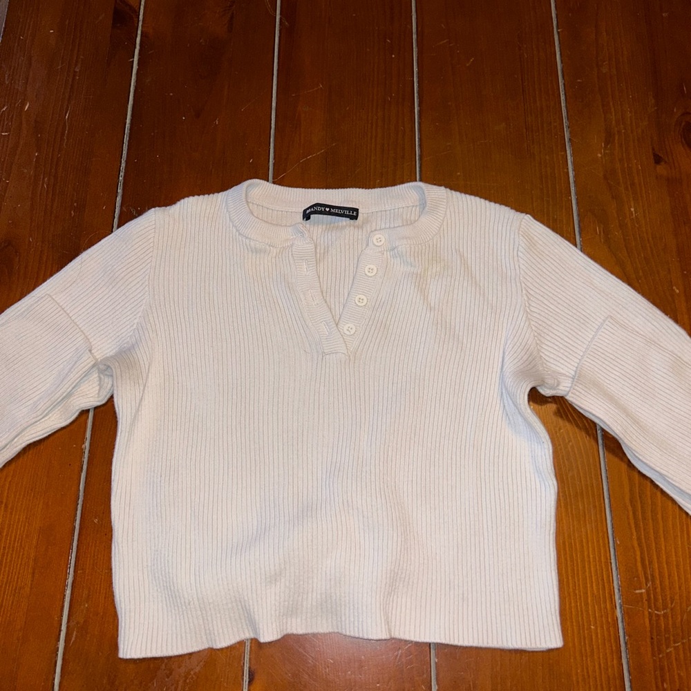 brandy top size small with 3 buttons on top. super comfy